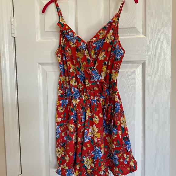 NWT Floral Romper with Ruffled Hem - Picture 2 of 4